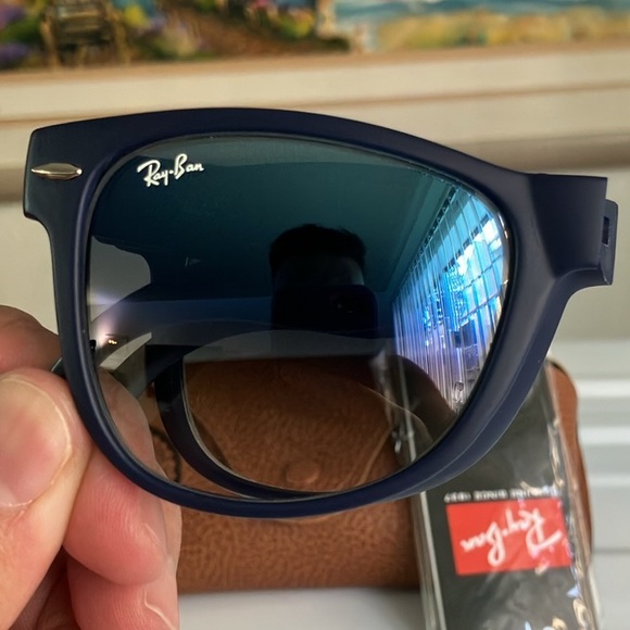 Ray-Ban Folding Wayfer Gradient Sunglasses - Picture 3 of 8